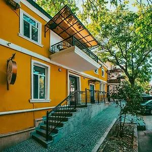 Hillside Center Otel